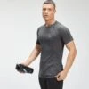 MP Herren Essential Seamless Kurzarm-Grafik T-Shirt — Schwarz 1 MP Herren Essential Seamless Kurzarm-Grafik T-Shirt — Schwarz -Sportliche Kleidung Geschäft 12762300 8044882196707968