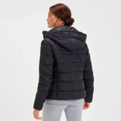 MP Outerwear Leichte Und Verstaubare Pufferjacke Mit Kapuze Für Damen - Schwarz 10 MP Outerwear Leichte Und Verstaubare Pufferjacke Mit Kapuze Für Damen - Schwarz -Sportliche Kleidung Geschäft 12767920 1814906037691666