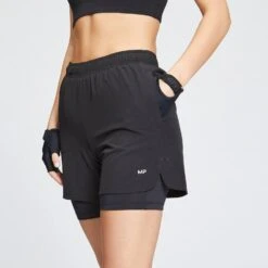MP Essentials Training 2-IN-1 Short Für Damen — Schwarz -Sportliche Kleidung Geschäft 12774491 1014865547551970