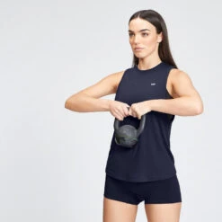 MP Damen Essentials Trainingshirt Mit Tiefem Armausschnitt — Navy -Sportliche Kleidung Geschäft 12775459 1334865546103645 2