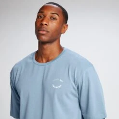 MP Herren Team MP-Grafik-T-Shirt Mit Oversize-Passform – Hellblau -Sportliche Kleidung Geschäft 14251491 1405064139033311