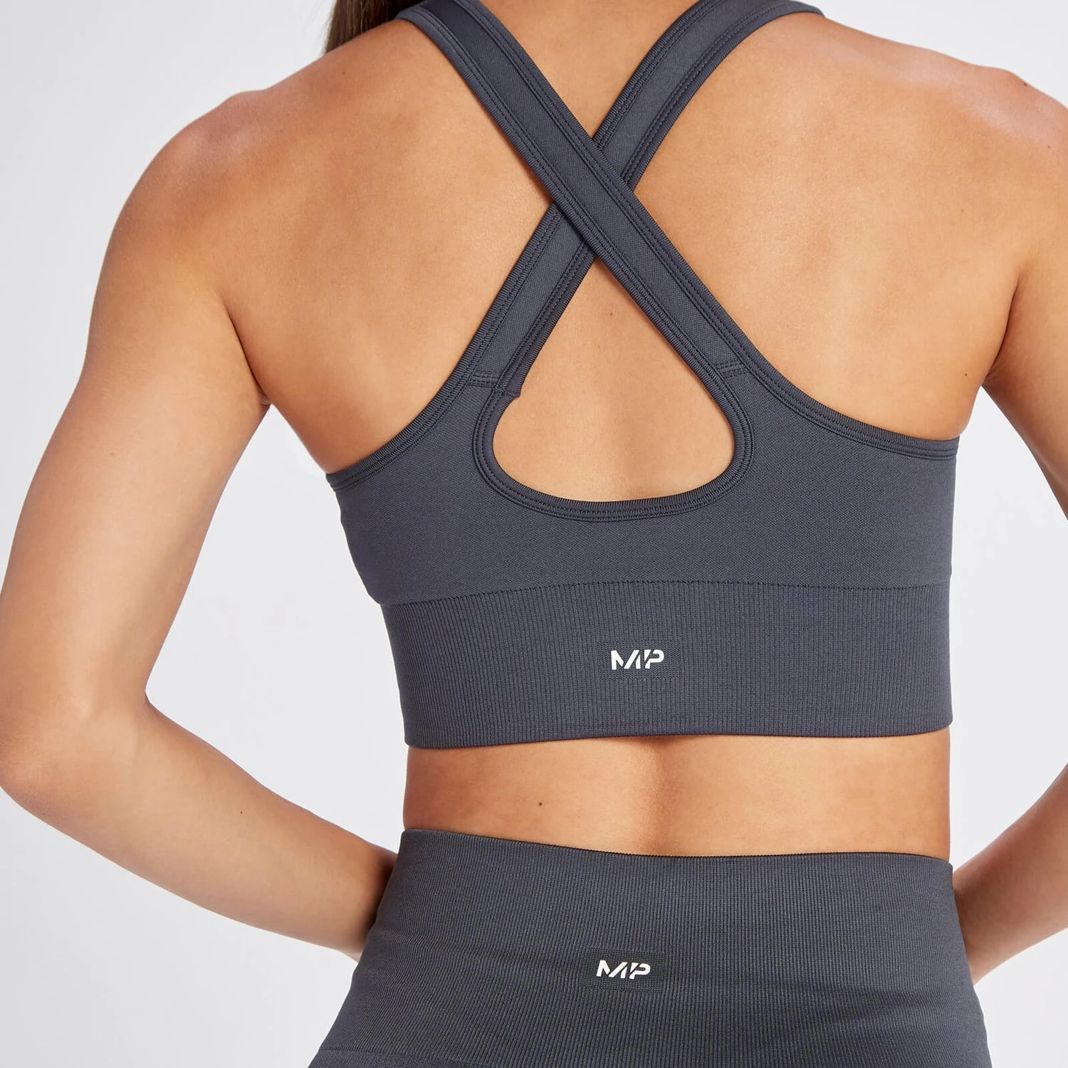 MP Women's Shape Seamless Sports Bra - Graphite 7 MP Women's Shape Seamless Sports Bra - Graphite – Bild 5